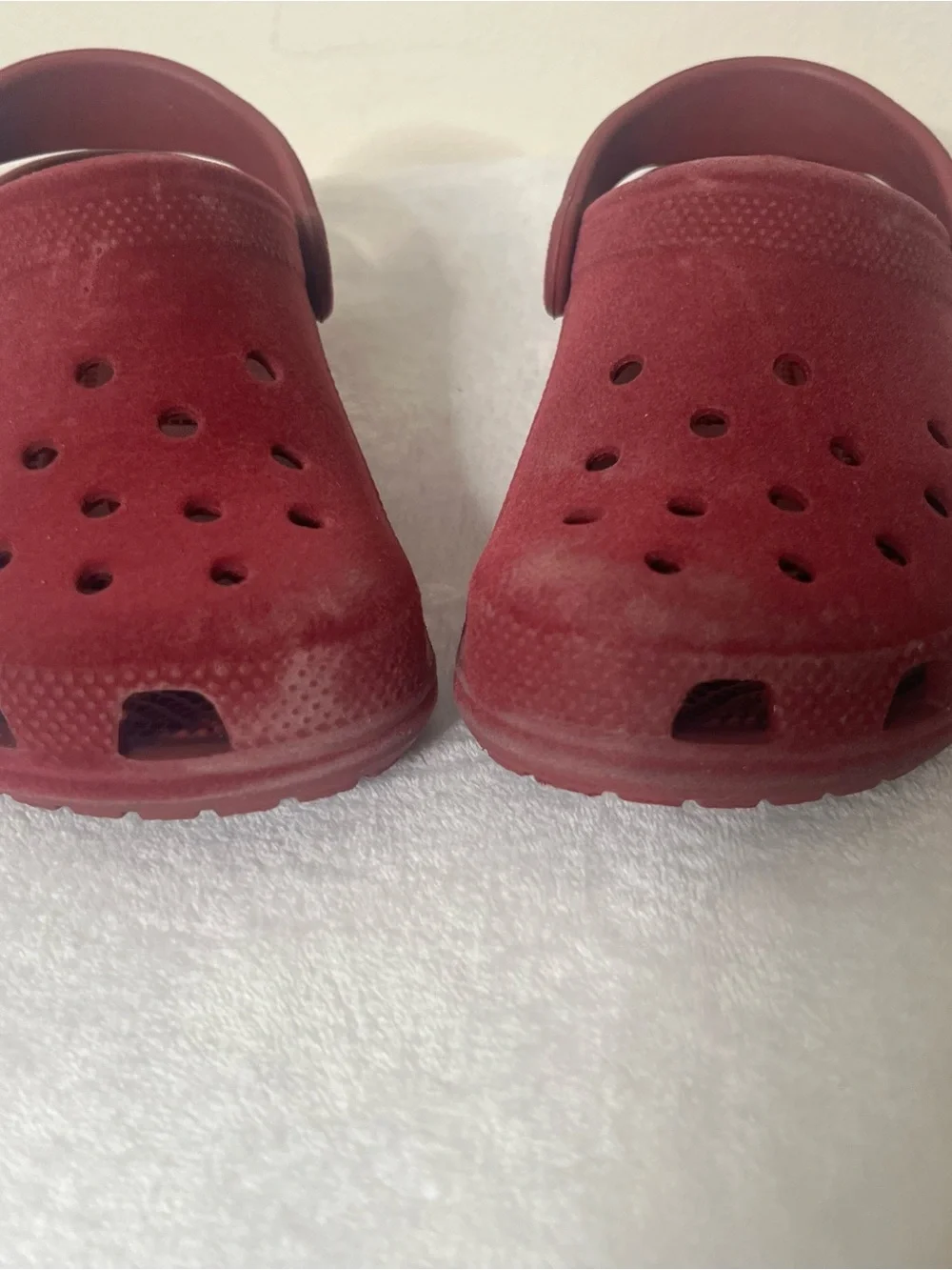 Crocs Kids Classic Slip-On Clog in Deep Red Velvet Finish Sz 1